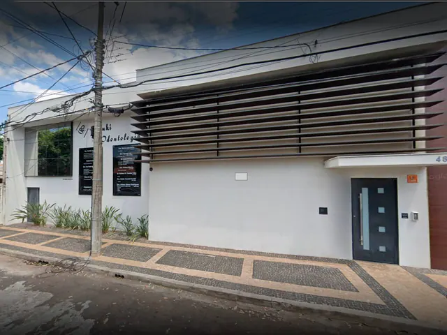 Fachada da Clínica Maira Requena na Rua Chiquita Fernandes, em Araçatuba
