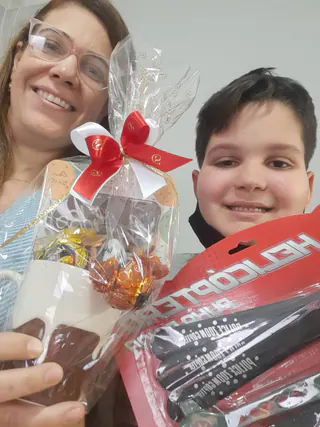 Maira Requena com paciente infantil